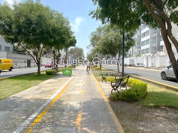 Venta de dpto tipo casa 1er piso con jardín, patio y 2 terrazas en Miraflores – Alt. Cdra 42 Av. Arequipa