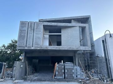 Casa en venta en carretera nacional, zona el uro, Col. La Joya