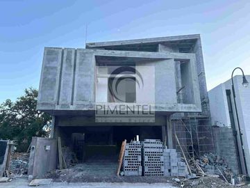 Casa en venta en carretera nacional, zona el uro, Col. La Joya