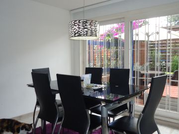 VENDO HERMOSA CASA