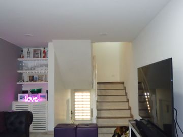 VENDO HERMOSA CASA