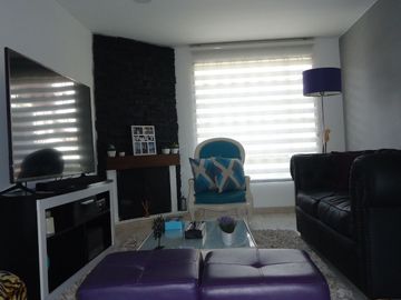 VENDO HERMOSA CASA