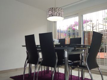 VENDO HERMOSA CASA
