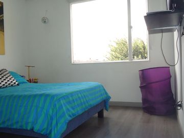 VENDO HERMOSA CASA
