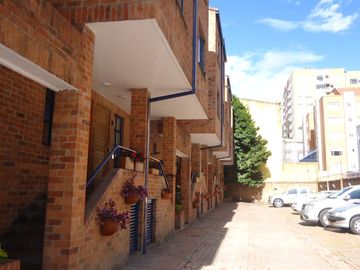 VENDO HERMOSA CASA