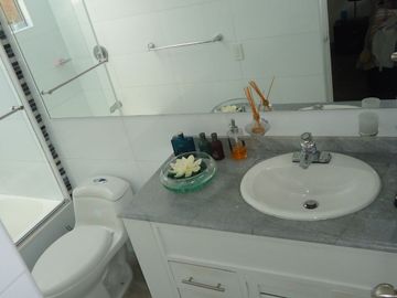VENDO HERMOSA CASA