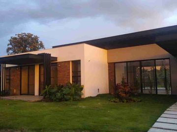 VENDO HERMOSA CASA PARA ESTRENAR EN CONDOMINIO CERCA AL AEROPUERTO EL EDÉN TEBAIDA QUINDÍO