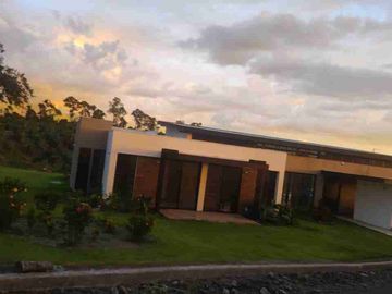 VENDO HERMOSA CASA PARA ESTRENAR EN CONDOMINIO CERCA AL AEROPUERTO EL EDÉN TEBAIDA QUINDÍO