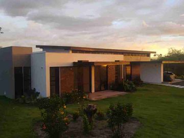 VENDO HERMOSA CASA PARA ESTRENAR EN CONDOMINIO CERCA AL AEROPUERTO EL EDÉN TEBAIDA QUINDÍO
