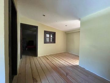 Casa con amplio terreno en venta en Loja