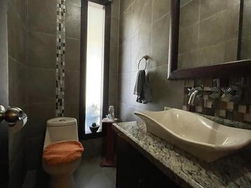 Casa con amplio terreno en venta en Loja