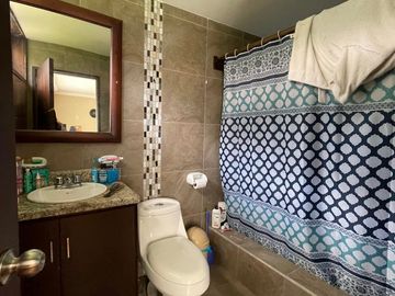 Casa con amplio terreno en venta en Loja