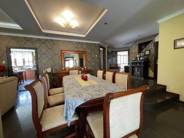 Casa con amplio terreno en venta en Loja