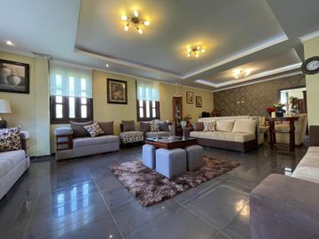 Casa con amplio terreno en venta en Loja