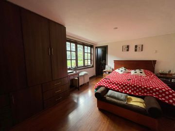 Casa con amplio terreno en venta en Loja