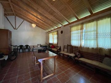 Casa con amplio terreno en venta en Loja