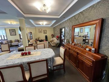 Casa con amplio terreno en venta en Loja
