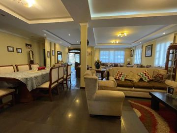Casa con amplio terreno en venta en Loja