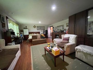Casa con amplio terreno en venta en Loja