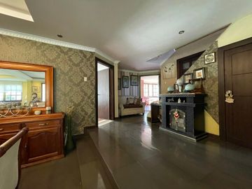 Casa con amplio terreno en venta en Loja