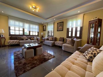 Casa con amplio terreno en venta en Loja