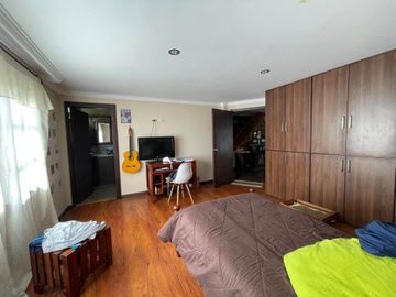 Casa con amplio terreno en venta en Loja