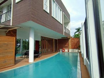 Fully Furnished 3 Beds House and Lot with Swimming Pool (inside in high end subdivision, overlooking mountain breeze)