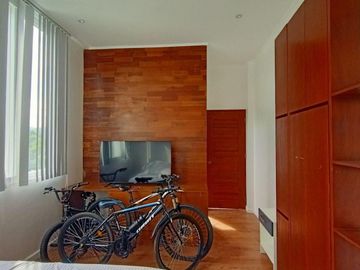 Fully Furnished 3 Beds House and Lot with Swimming Pool (inside in high end subdivision, overlooking mountain breeze)