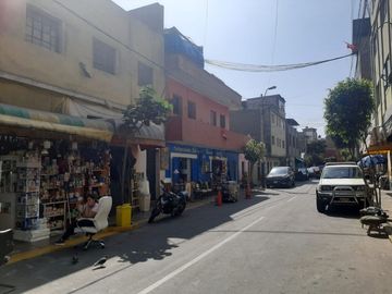 Vendo Inmueble Urbano a precio de remate en Pasaje Junìn - Surquillo a media cuadra del Mercado No 2 de Surquillo