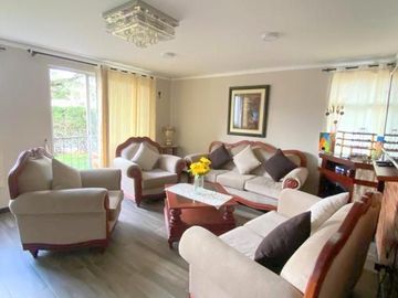 Bonito departamento en venta con 110m2C en los Multifamiliares El Jardín – Cuenca