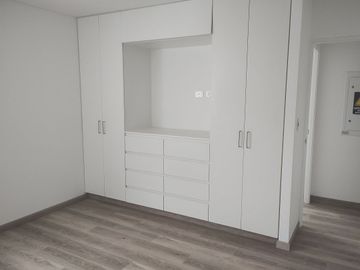 MIRAFLORES DEPARTAMENTO ESTRENO