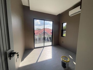 SOPHISTICATED TWO-STOREY MODERN HOUSE IN PAMPANGA NEAR NLEX