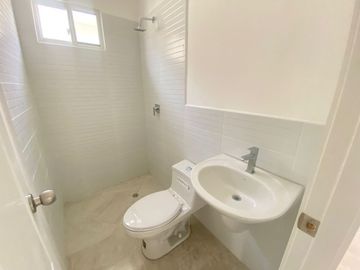 Venta de casa dos plantas  modelo CAMELIA en MANANTIAL de Casalaguna- vial 1 - Cerca Rioc. Dorado