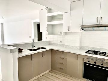 FLAT EN PRIMER PISO DE ESTRENO EN MIRAFLORES