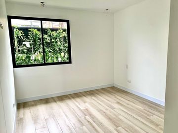 FLAT EN PRIMER PISO DE ESTRENO EN MIRAFLORES