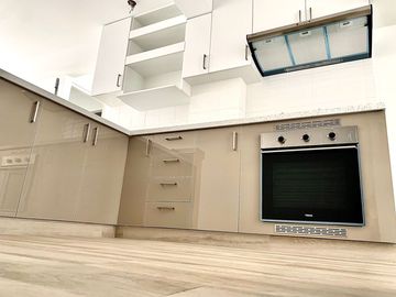 FLAT EN PRIMER PISO DE ESTRENO EN MIRAFLORES