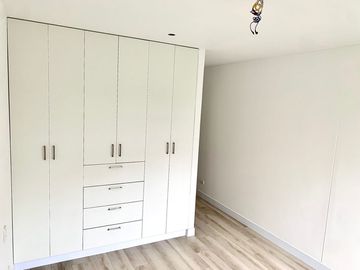 FLAT EN PRIMER PISO DE ESTRENO EN MIRAFLORES