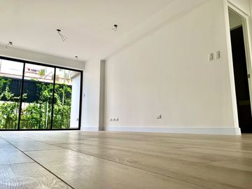 FLAT EN PRIMER PISO DE ESTRENO EN MIRAFLORES