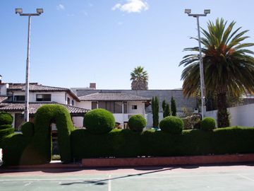 Vendo propiedad independiente en Monte Serrin