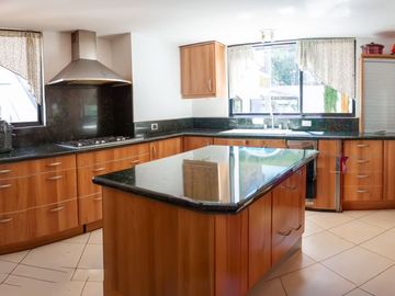 Vendo propiedad independiente en Monte Serrin