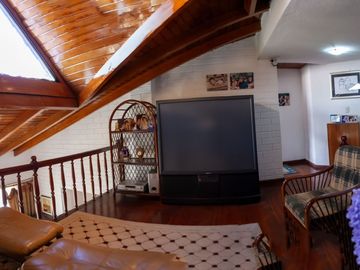 Vendo propiedad independiente en Monte Serrin