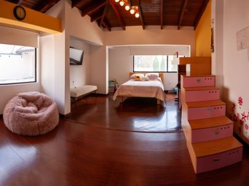 Vendo propiedad independiente en Monte Serrin