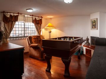 Vendo propiedad independiente en Monte Serrin