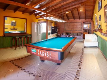 Vendo propiedad independiente en Monte Serrin