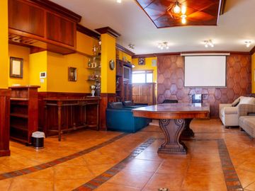 Vendo propiedad independiente en Monte Serrin