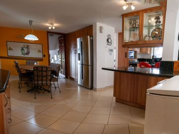 Vendo propiedad independiente en Monte Serrin