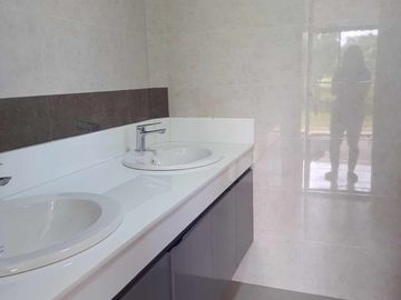 ️14.5M House with 2 car garage near Twin Lakes Tagaytay