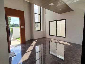 ️14.5M House with 2 car garage near Twin Lakes Tagaytay