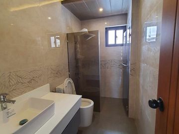 ️14.5M House with 2 car garage near Twin Lakes Tagaytay