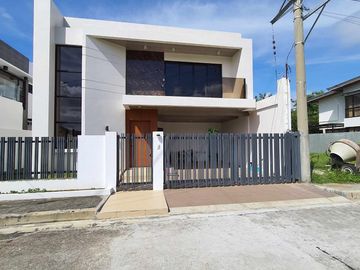 ️14.5M House with 2 car garage near Twin Lakes Tagaytay